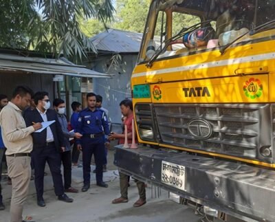 তেঁতুলিয়ায় মোবাইল কোর্টে বায়ু ও শব্দ দুষনে ব্যবসায়ী ও চালকদের জরিমানা