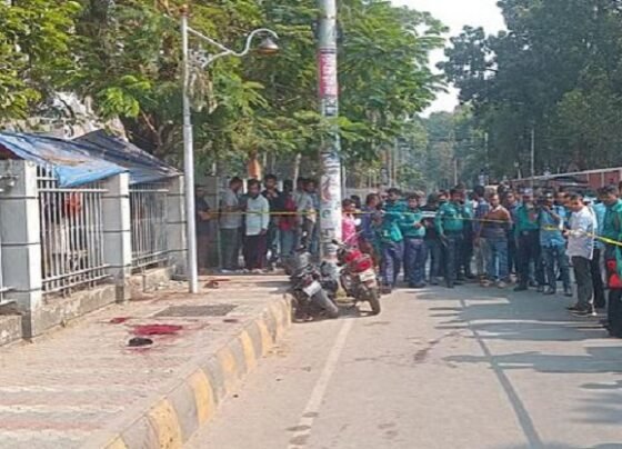 খুলনায় আদালতে হাজিরা দিতে আসা দুজনকে গুলি করে হত্যা