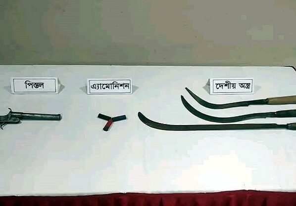 গাংনীতে সেনাবাহিনীর অভিযানে অস্ত্র ও গুলি উদ্ধার
