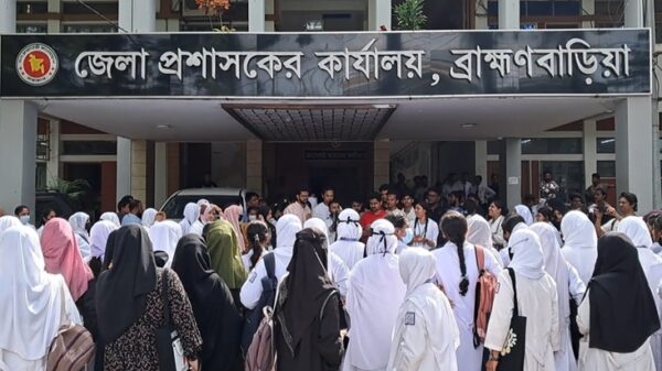 অবৈধ স্থাপনা উচ্ছেদে শিক্ষার্থীদের আলটিমেটাম:- বৃহত্তর আন্দোলনের হুঁশিয়ারি