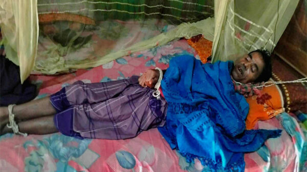 পাররামরামপুরে কৃষকের ঘরে মধ্যরাতে হামলা ও টাকা লুটের অভিযোগ