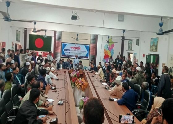 দেবীগঞ্জে গনশুনানিতে সাধারন মানুষের অভিযোগ শুনে সমাধানের আশ্বাস দিলেন জেলা প্রশাসক