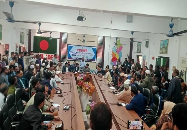 দেবীগঞ্জে গনশুনানিতে সাধারন মানুষের অভিযোগ শুনে সমাধানের আশ্বাস দিলেন জেলা প্রশাসক