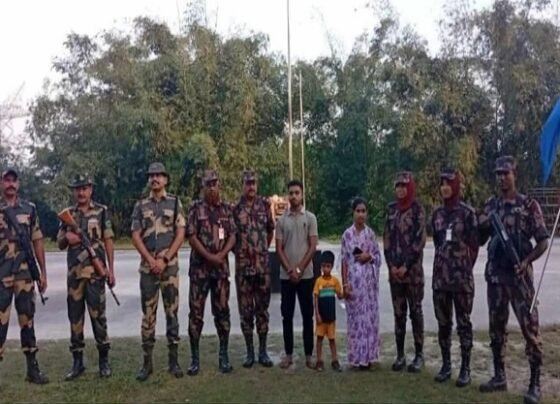 অবৈধ ভাবে অনুপ্রবেশ,পঞ্চগড়ে তিন বাংলাদেশীকে ফেরত দিল বিএসএফ