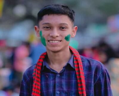 ঠাকুরগাঁওয়ের তরুণ সৈকত: একাই যেন ছোট্ট সাইবার হেল্প সেন্টার