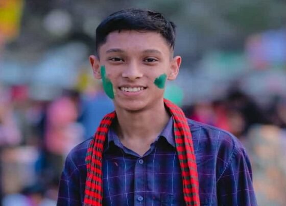 ঠাকুরগাঁওয়ের তরুণ সৈকত: একাই যেন ছোট্ট সাইবার হেল্প সেন্টার