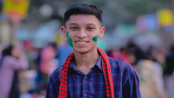 ঠাকুরগাঁওয়ের তরুণ সৈকত: একাই যেন ছোট্ট সাইবার হেল্প সেন্টার