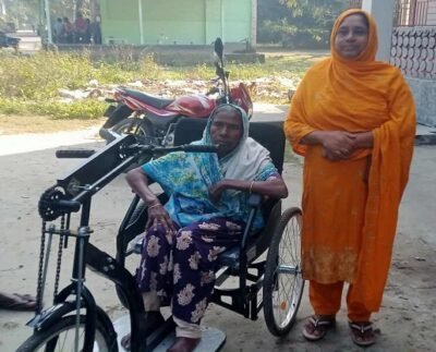 দেবীগঞ্জে দেবীগঞ্জে১০ বছর ধরে চলতে না পারা অজুফা খাতুন পেল হুইল চেয়ার