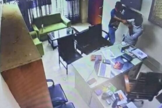 শেরপুরে কৃষি কর্মকর্তাকে মারধরের অভিযোগ ছাত্রদল নেতার বিরুদ্ধে