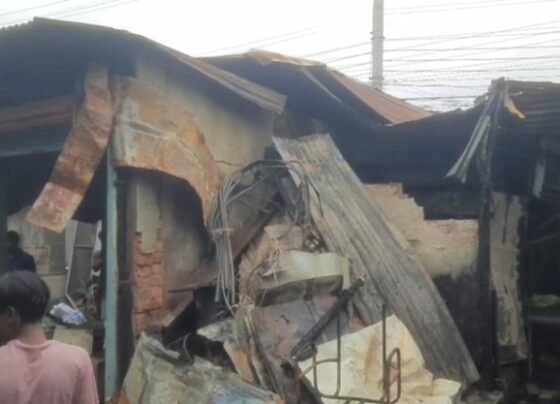 ব্রাহ্মণবাড়িয়া ঐতিহ্যবাহী মেড্ডা বাজারে অগ্নিকান্ডে ১১ দোকান পুড়ে ছাই