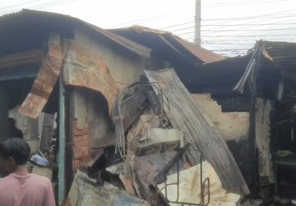 ব্রাহ্মণবাড়িয়া ঐতিহ্যবাহী মেড্ডা বাজারে অগ্নিকান্ডে ১১ দোকান পুড়ে ছাই