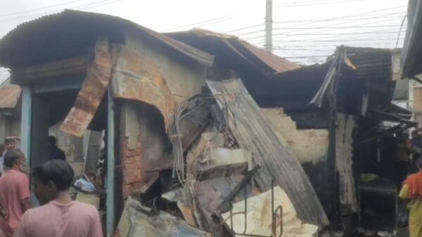 ব্রাহ্মণবাড়িয়া ঐতিহ্যবাহী মেড্ডা বাজারে অগ্নিকান্ডে ১১ দোকান পুড়ে ছাই