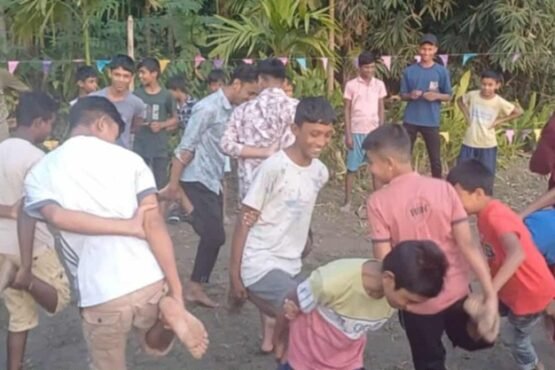 পঞ্চগড়ে হারিয়ে যাওয়া গ্রামীণ খেলায় মেতে উঠলেন সবাই