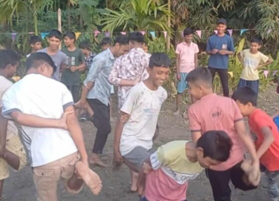 পঞ্চগড়ে হারিয়ে যাওয়া গ্রামীণ খেলায় মেতে উঠলেন সবাই