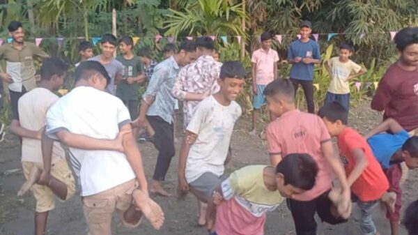 পঞ্চগড়ে হারিয়ে যাওয়া গ্রামীণ খেলায় মেতে উঠলেন সবাই