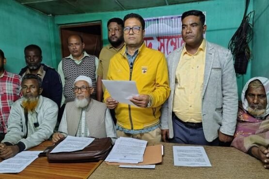 গাইবান্ধা জেলা বাস মিনিবাস কোচ ও মাইক্রোবাস শ্রমিক ইউনিয়ন কার্যালয় দখলের প্রতিবাদে সংবাদ সম্মেলন