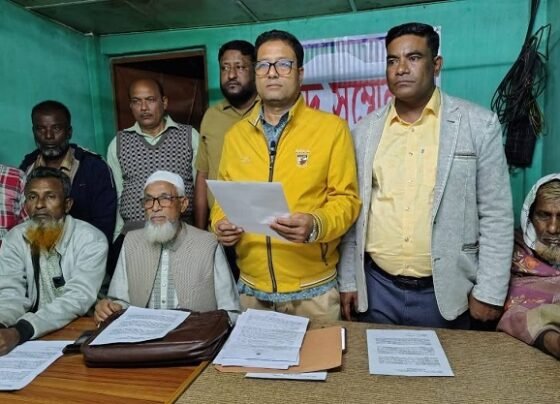 গাইবান্ধা জেলা বাস মিনিবাস কোচ ও মাইক্রোবাস শ্রমিক ইউনিয়ন কার্যালয় দখলের প্রতিবাদে সংবাদ সম্মেলন