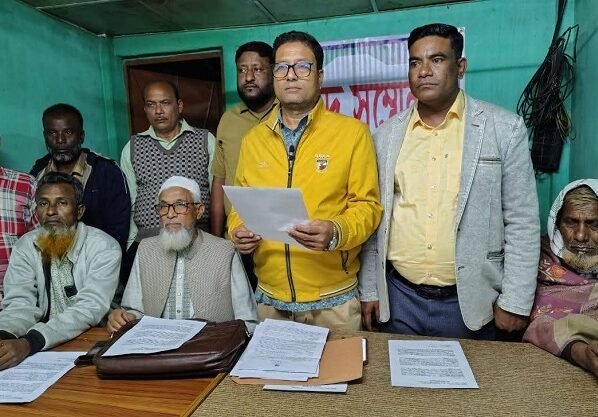 গাইবান্ধা জেলা বাস মিনিবাস কোচ ও মাইক্রোবাস শ্রমিক ইউনিয়ন কার্যালয় দখলের প্রতিবাদে সংবাদ সম্মেলন