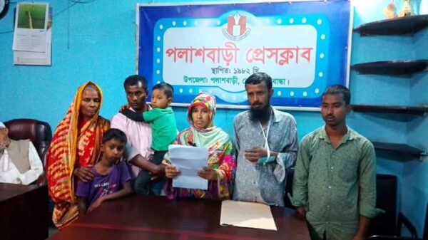 পলাশবাড়ীতে জমি নিয়ে দ্বন্দ্ব-বাদীর স্বামীর হাতের আঙ্গুল কেটে দেওয়ার অভিযোগ বিবাদীর বিরুদ্ধে