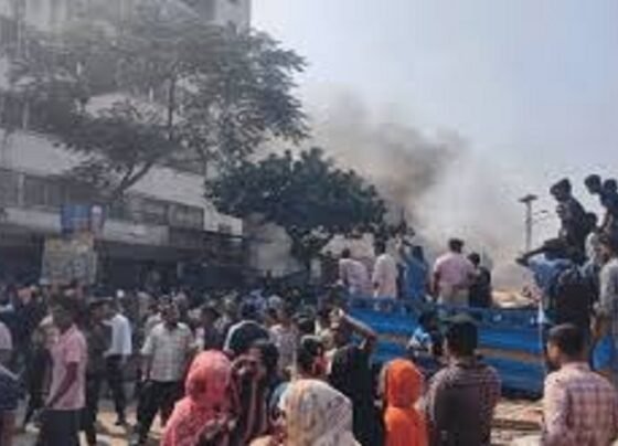 তুলার গোডাউনে আগুন,টঙ্গীতে নিয়ন্ত্রণে ৭ ইউনিট