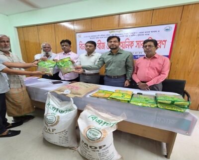 ফসল উৎপাদন বৃদ্ধি ও খরচ কমাতে নবীনগরে কৃষকদের প্রণোদনা বিতরণ শুরু