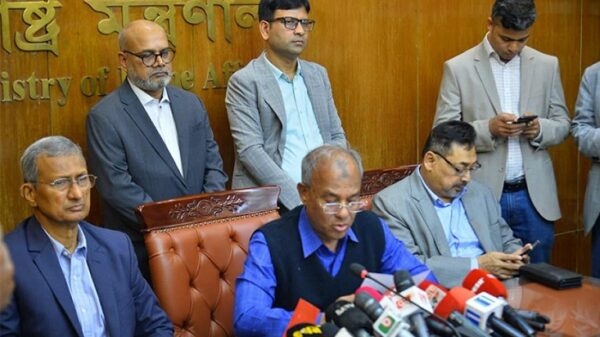 হাদির ওপর হামলাকারীদের ধরিয়ে দিতে ৫০ লাখ টাকা পুরস্কার ঘোষণা