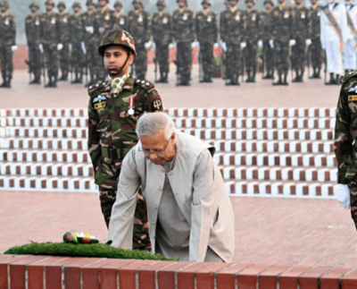 জাতীয় স্মৃতিসৌধে প্রধান উপদেষ্টার শ্রদ্ধা নিবেদন