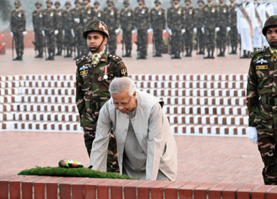 জাতীয় স্মৃতিসৌধে প্রধান উপদেষ্টার শ্রদ্ধা নিবেদন