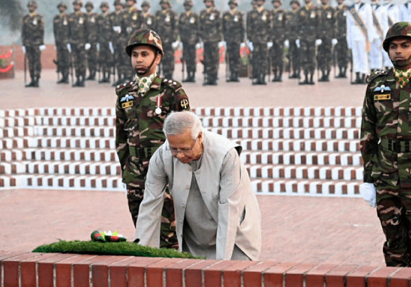 জাতীয় স্মৃতিসৌধে প্রধান উপদেষ্টার শ্রদ্ধা নিবেদন