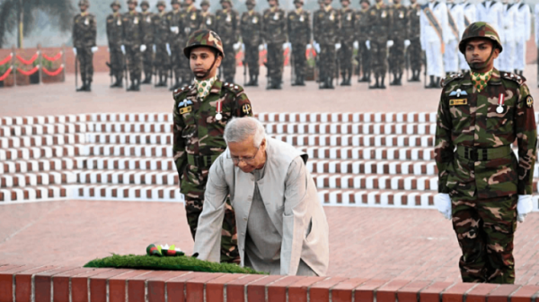 জাতীয় স্মৃতিসৌধে প্রধান উপদেষ্টার শ্রদ্ধা নিবেদন