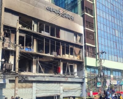 ১০ ঘণ্টার চেষ্টায় পুরোপুরি নিভেছে প্রথম আলো কার্যালয়ের আগুন