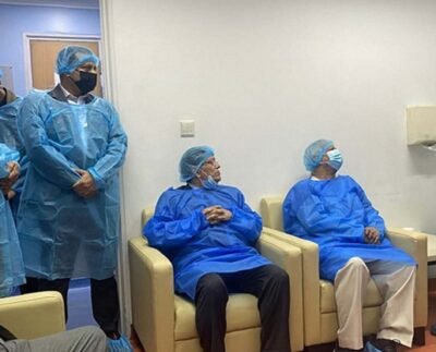 খালেদা জিয়াকে দেখতে এভারকেয়ারে প্রধান উপদেষ্টা