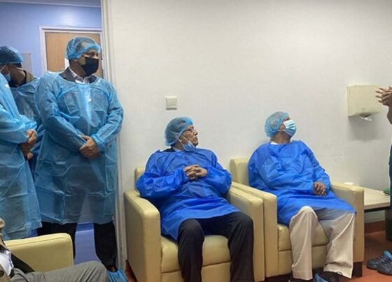 খালেদা জিয়াকে দেখতে এভারকেয়ারে প্রধান উপদেষ্টা