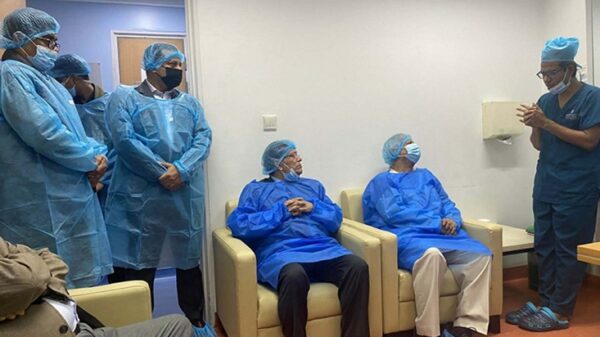 খালেদা জিয়াকে দেখতে এভারকেয়ারে প্রধান উপদেষ্টা