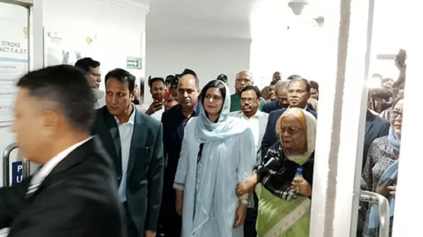 এভারকেয়ার হাসপাতালে পৌঁছেছেন জুবাইদা রহমান