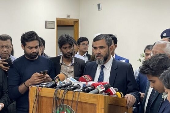 চোরাগোপ্তা হামলার সম্ভাবনা উড়িয়ে দিচ্ছি না: ইসি সানাউল্লাহ