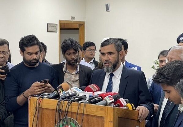 চোরাগোপ্তা হামলার সম্ভাবনা উড়িয়ে দিচ্ছি না: ইসি সানাউল্লাহ