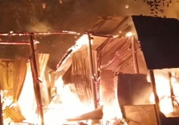 লক্ষ্মীপুরে বিএনপি নেতার ঘর তালাবদ্ধ করে অগ্নিসংযোগের অভিযোগ, মৃত্যু ঘুমন্ত শিশুর