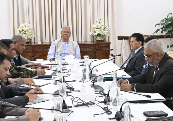 আইনশৃঙ্খলা পরিস্থিতি স্বাভাবিক রাখতে প্রধান উপদেষ্টার নির্দেশনা