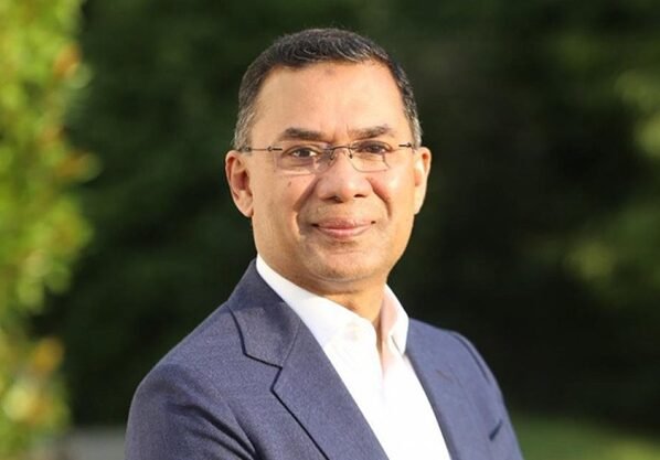 বিমান বন্দরের পথে তারেক রহমান