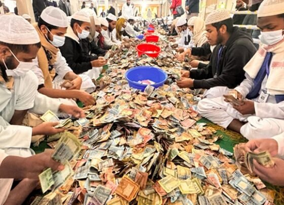 পাগলা মসজিদের ১৩ দানবাক্সে মিলল ৩৪ বস্তা টাকা