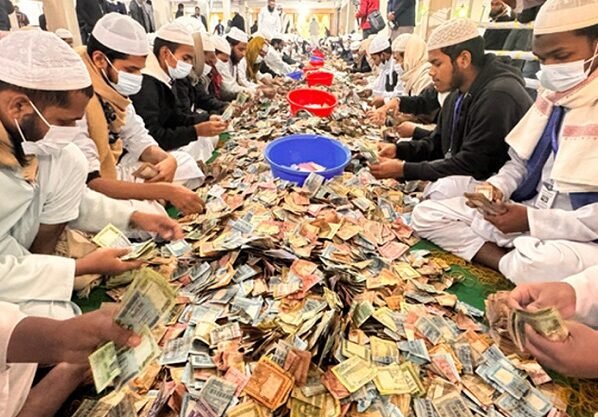 পাগলা মসজিদের ১৩ দানবাক্সে মিলল ৩৪ বস্তা টাকা