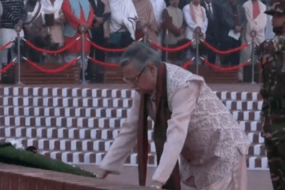 বিজয় দিবসে স্মৃতিসৌধে রাষ্ট্রপতির শ্রদ্ধা