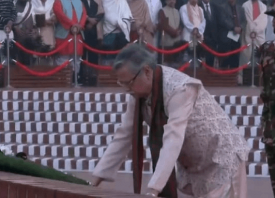 বিজয় দিবসে স্মৃতিসৌধে রাষ্ট্রপতির শ্রদ্ধা