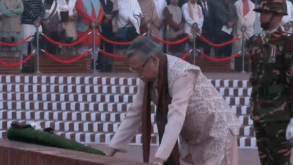 বিজয় দিবসে স্মৃতিসৌধে রাষ্ট্রপতির শ্রদ্ধা
