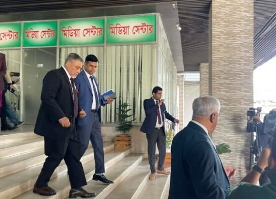 রাষ্ট্রপতির সঙ্গে সাক্ষাৎ করতে গেছেন সিইসি