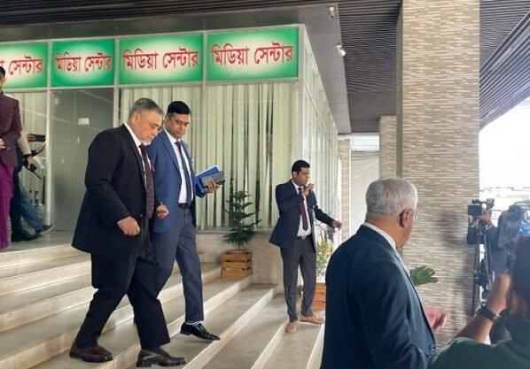 রাষ্ট্রপতির সঙ্গে সাক্ষাৎ করতে গেছেন সিইসি