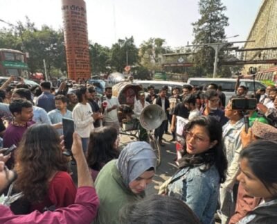 স্বরাষ্ট্র উপদেষ্টার পদত্যাগ চেয়ে শাহবাগ অবরোধ জাতীয় ছাত্রশক্তির