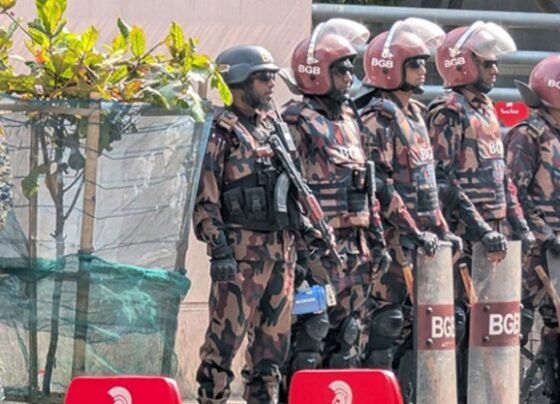 এভারকেয়ারের সামনে বিজিবি মোতায়েন