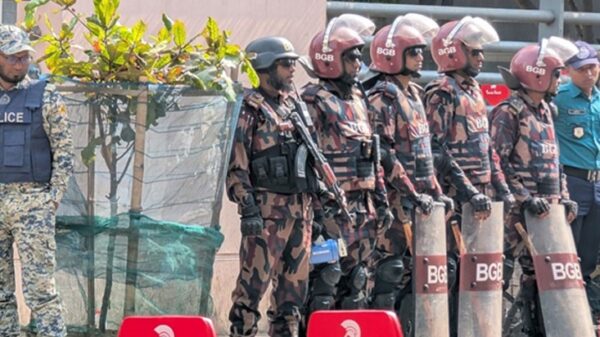 এভারকেয়ারের সামনে বিজিবি মোতায়েন